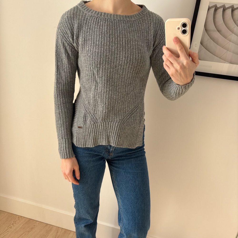 Tom’s Crewneck Pullover Gray Sweater